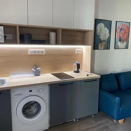 Dzherelna St. Apartment *