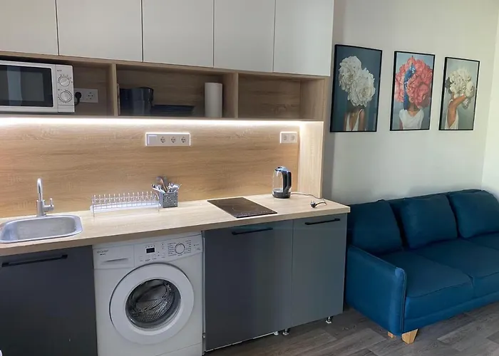 Dzherelna St. Апартаменти *